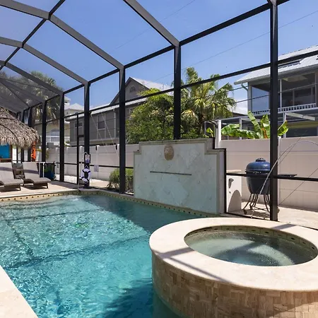 Gorgeous Near Beach Residence With Pool And Spa